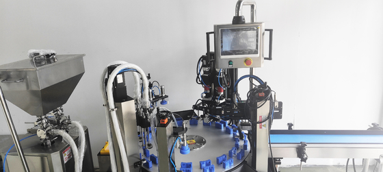 Edelstahl 20-300ml automatisierte Füllmaschine mit dem Mit einer Kappe bedecken