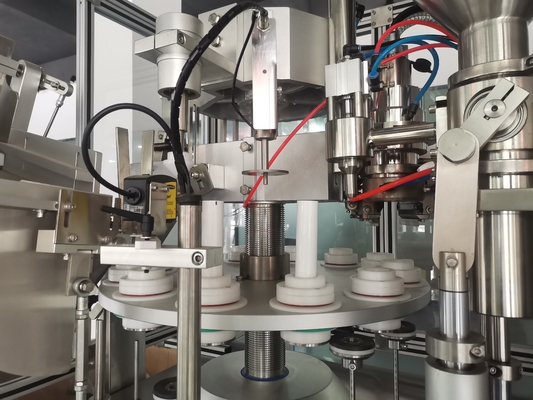 Aluminiumarchivierung des rohr-8000BPH und versiegelnde Maschine für zusammengesetztes Rohr