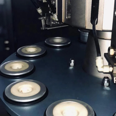 Automatisches Nahrungsmittelkosmetisches Sahnepasten-mit UltraschallKunststoffrohr-füllende versiegelnde Maschine