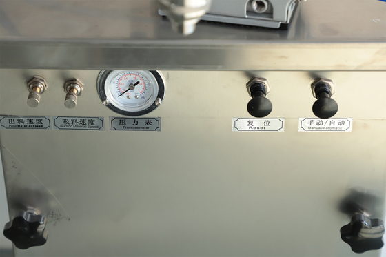Halb automatisierter vertikaler Edelstahl der Pasten-Flüssigkeits-Füllmaschine-304