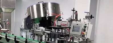 Flaschen/Minute PLC automatische der Verpackungssystem-Aerosol-Produkt-Schrauben-mit einer Kappe bedeckender Maschinen-150