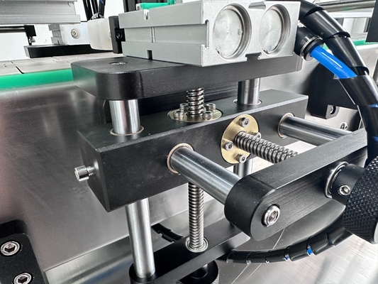 Servobewegungsmit einer kappe bedeckende Maschinen-stabiler Transport-leistungsfähige Produktion