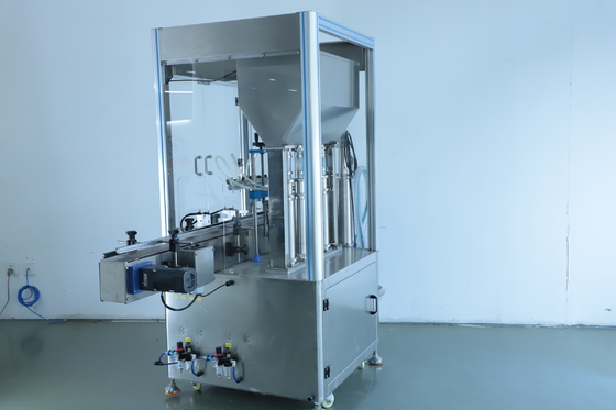 2.2KW 4 Köpfe Kosmetische Flüssigkeitsfüllmaschine 1400*1000*1700mm 30-50 Flaschen / Min