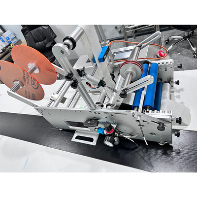Runde füllende mit einer Kappe bedeckende Etikettiermaschine der Flaschen-220V 50HZ für industrielles